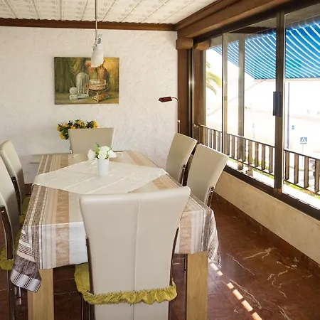 In Cala Mit Grossem Balkon By Interhome * בנידורם